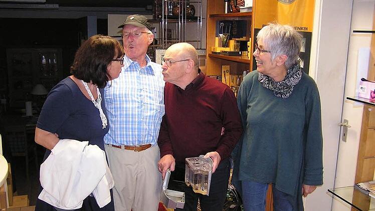 Ellen Schumm, Richard Emrich, Johann Schulz und Ulrike Schramm im Laden Foto: Werner Schramm