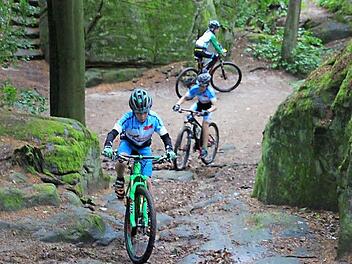 Die Ebnether Felsenkeller sind für die Mountainbiker perfekt geeignet.  Foto: Anja Greiner