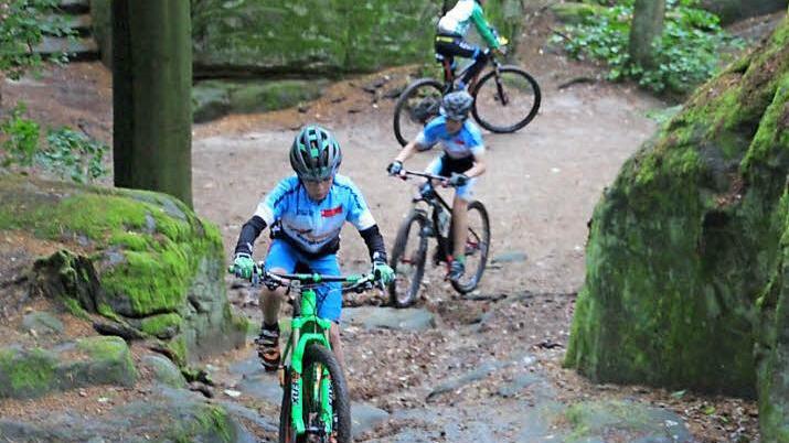 Die Ebnether Felsenkeller sind für die Mountainbiker perfekt geeignet.  Foto: Anja Greiner
