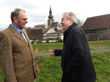 Die UBG will in Untersteinach das Rathaus erobern. Vorsitzender Philipp Simon Goletz (rechts) und die UBG-Mitglieder schicken mit Kämmerer Harald Kleiber (links) einen eigenen Bürgermeisterkandidaten ins Rennen. Foto: Stephan Tiroch