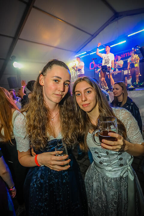 Samstagsparty im Festzelt!