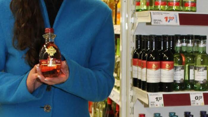 Auch die Getränkeindustrie hat sich auf die Ein-Personen-Haushalte ausgerichtet: Inzwischen gibt es Wein in kleinen Flaschen.