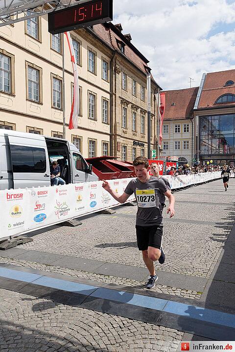 Weltkulturerbelauf 2017 in Bamberg: Der Zieleinlauf am Maxplatz
