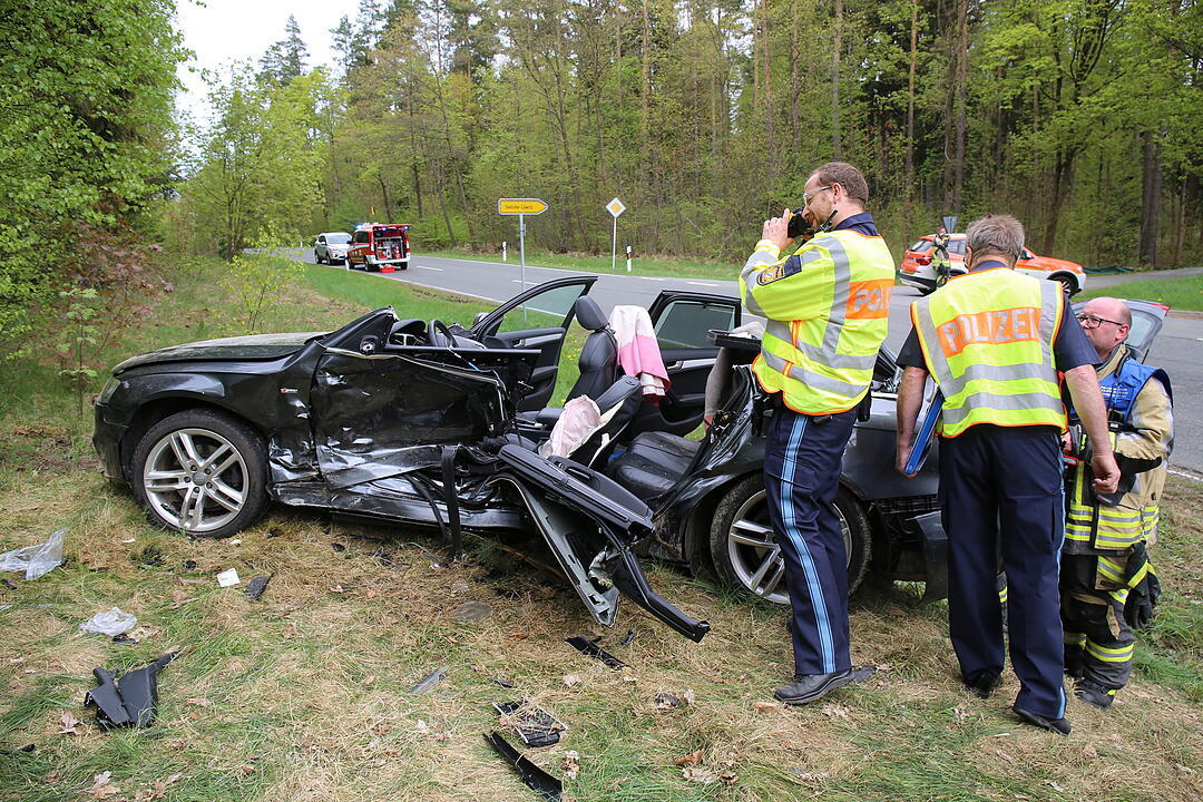 Schwerer Unfall im Landkreis Hof - Hubschraubereinsatz