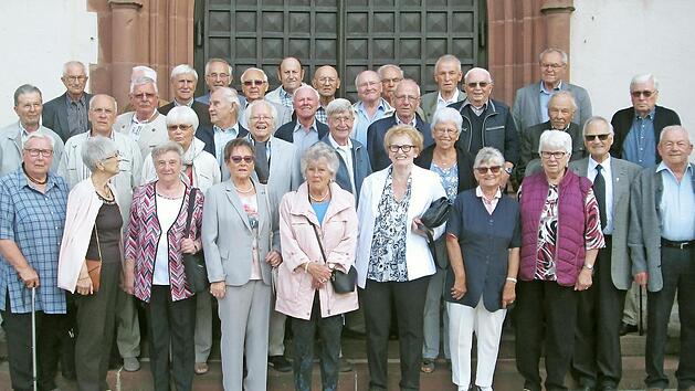 Helmuth Sell (links) organisierte haupts&auml;chlich das Jahrgangstreffen 1938. B&uuml;rgermeister Armin Warmuth (rechts) empfing die G&auml;ste auch im Rathaus.  Foto: Winfried Ehling
