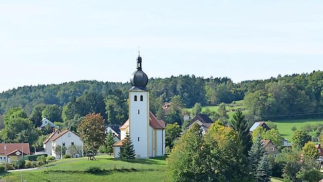 B&auml;rnfels mit der Kirche Maria Schnee war ein Ziel der Wanderung.