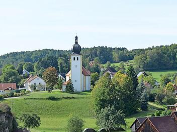 Bärnfels mit der Kirche Maria Schnee war ein Ziel der Wanderung.