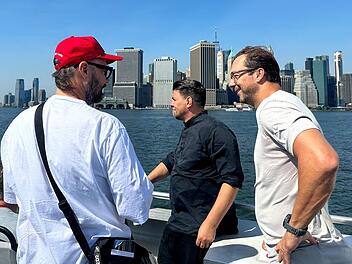 Die Stadt New York verbindet Tim Mälzer (Mitte), Edi Frauneder (rechts) und Mario Lohninger miteinander, deshalb finden hier die Duelle statt.