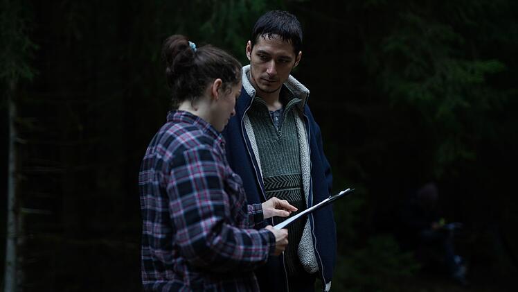 Rupert Gollas (Noah Saavedra) und Anja Grimm (Henriette Confurius) kennen sich von fr&uuml;her. Anja besuchte die Region als Kind h&auml;ufiger in den Ferien.