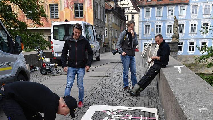 Die Untere Br&uuml;cke im Zeichen von "Reverse Graffiti". Ronald Rinklef