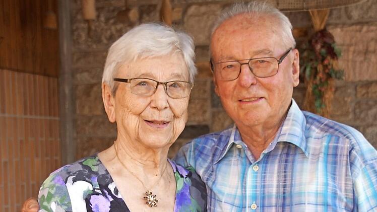 Den 65. Hochzeitstag, die eiserne Hochzeit, feierten gestern in Ebelsbach Frieda und Heinz Weiner. Foto: Sabine Weinbeer