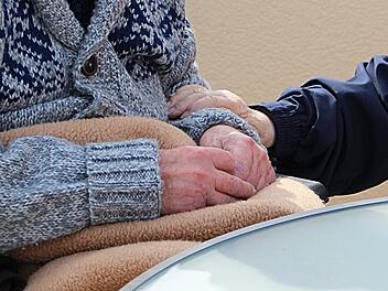 Die Kosten für ein Pflegeheim variieren stark nach Region und Umfang der Leistungen.
