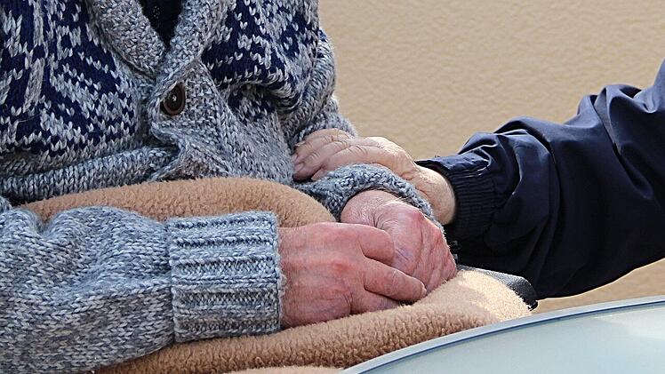 Die Kosten für ein Pflegeheim variieren stark nach Region und Umfang der Leistungen.