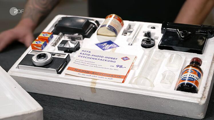 Als weiteres Objekt der Sendung wurde ein Kamera-Set "Rapid Photo-Hobby" von Agfa, samt Entwickler-Box vorgestellt.