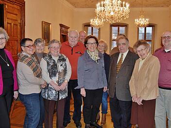 Der bisherige Bad Kissinger Seniorenbeirat mit seinem scheidenden Vorsitzenden Hans-Peter Kreutzberg (Fünfter von links) und der neuen Seniorenbeauftragten des Stadtrats Karin Renner (Mitte). Foto: Sigismund von Dobschütz