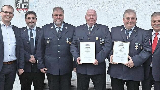 Ortssprecher Wolfgang Michel, B&uuml;rgermeister Ralf Hartnack, 3. Kommandant Marc Gl&auml;ser, 2. Kommandant Wolfgang Braun, G&uuml;nter Wich, Stefan Mertel, Landrat Klaus-Peter S&ouml;llner, 1. Kommandant Thomas Michel, Kreisbrandrat Thomas Hoffmann.