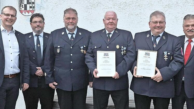 Ortssprecher Wolfgang Michel, B&uuml;rgermeister Ralf Hartnack, 3. Kommandant Marc Gl&auml;ser, 2. Kommandant Wolfgang Braun, G&uuml;nter Wich, Stefan Mertel, Landrat Klaus-Peter S&ouml;llner, 1. Kommandant Thomas Michel, Kreisbrandrat Thomas Hoffmann.
