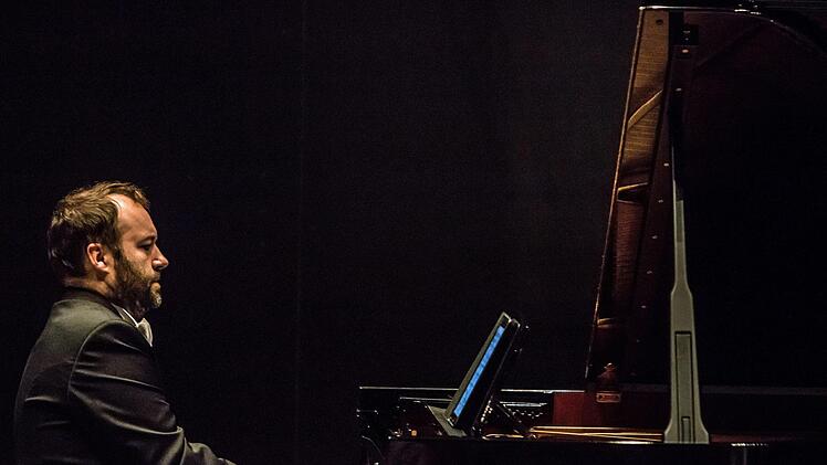 Beeindruckend: Der Pianist Piotr Salajczyk gestaltete eine außergewöhnlichen Klavierabend in Coburg.Foto: Jochen Berger