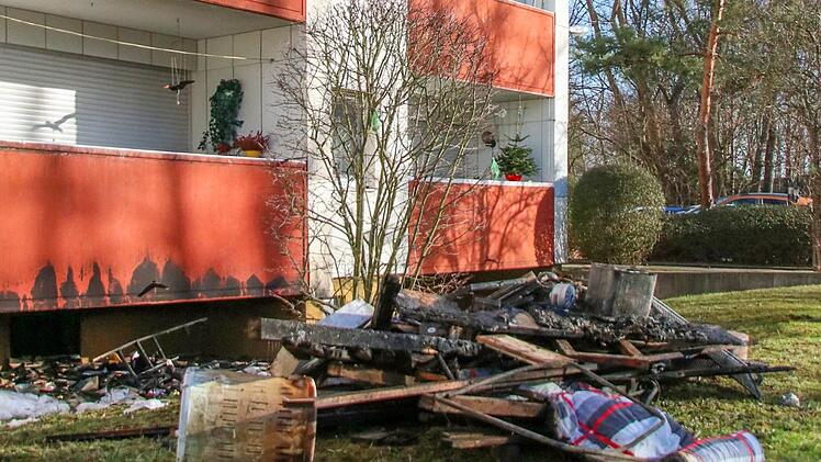 Spuren  der Verwüstung nach dem großen Brand im Hochhaus, bei dem 78 Bewohner evakuiert werden mussten. Für diese Tat sah das Gericht keinen Nachweis für Regina S. gegeben. Archivbild: Sebastian Schanz