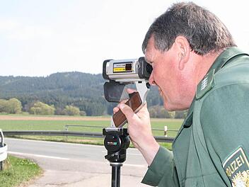 Georg Pabstmann bei einer Laserkontrolle Foto: Archiv/Corinna Igler