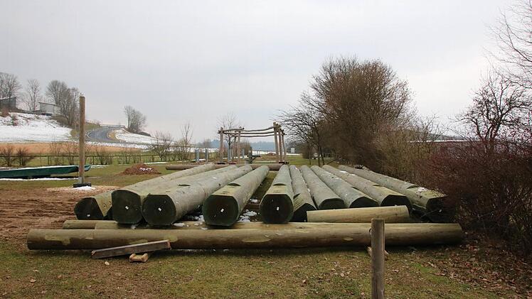 Anfang März wurde der neue Hochseilgarten auf dem Volkersberg errichtet. Foto: Ralf Ruppert