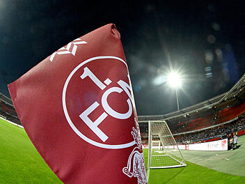 1. FC N&uuml;rnberg verpflichtet Mittelfeldspieler Nzingoula