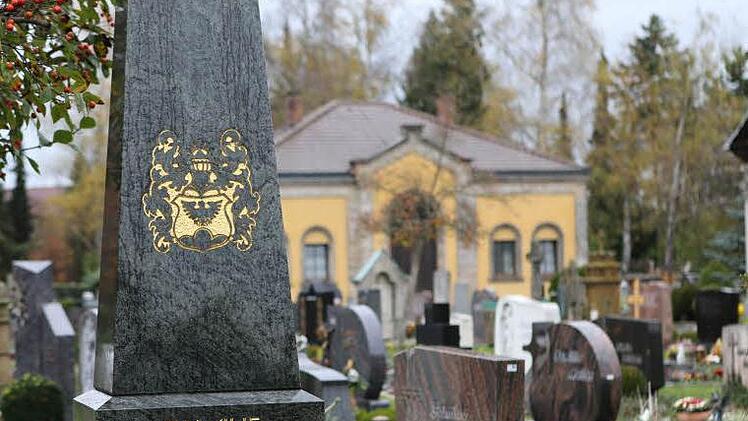 Der Weg zu korrekt berechneten Grabgebühren ist noch immer nicht frei. Jetzt soll sich erneut der Stadtrat mit dem Thema beschäftigen. Foto: Barbara Herbst