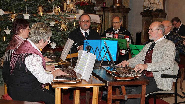 Die Stubenmusik Rothenkirchen erfreute auch heuer, bei ihren fünften Auftritt, die Besucher in der Klosterkirche.  Foto: Michael Wunder