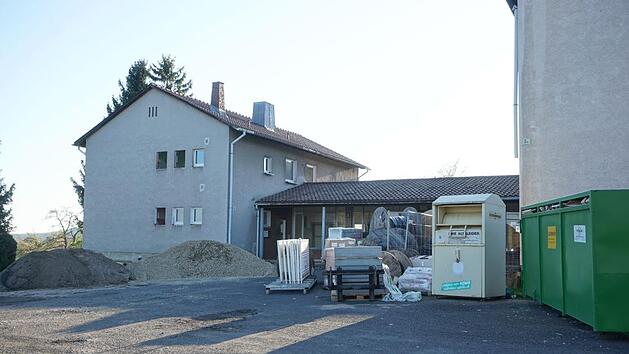 Wo jetzt noch die alte Schule in Langenleiten steht, soll einmal ein Gemeinschaftshaus f&uuml;r alle im Dorf entstehen. Gerade werden Ideen gesammelt.