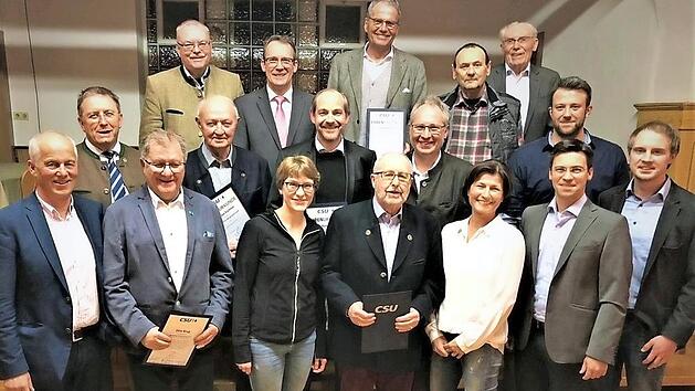Zahlreiche Ehrungen standen im Mittelpunkt der Jahreshauptversammlung des CSU-Stadtverbandes Kulmbach.  Foto: Werner Rei&szlig;aus