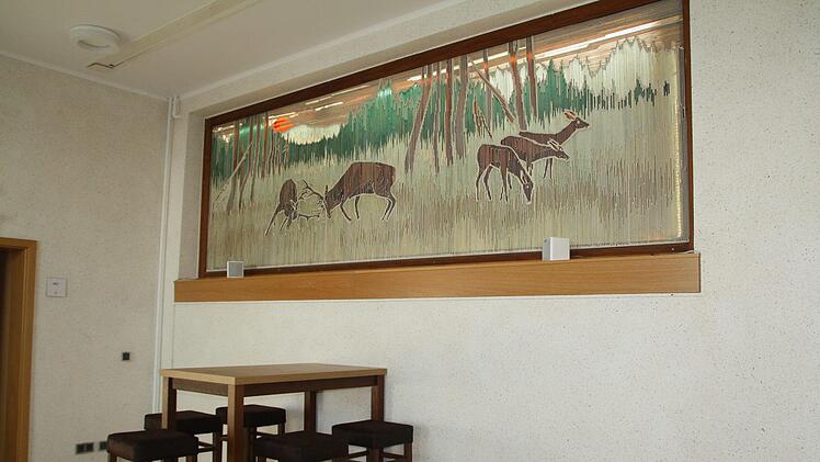 Die Glasmosaike in Haus Dammersfeld bleiben erhalten. Foto: Ulrike Müller