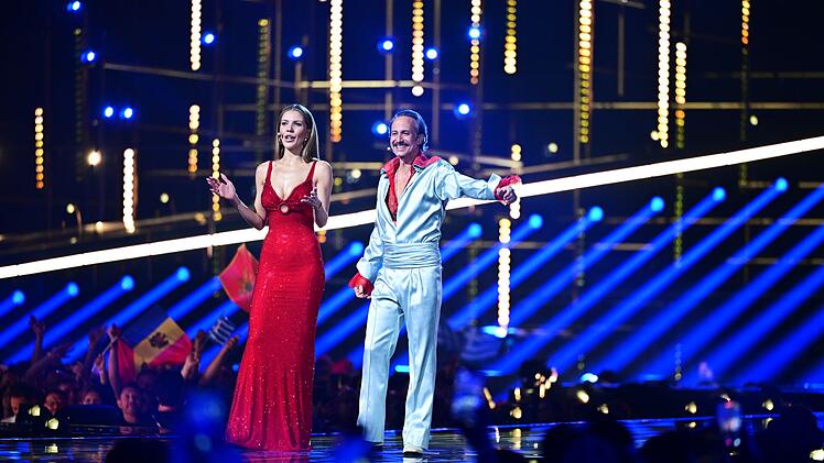 Victoria Swarovski und Michael Ostrowski f&uuml;hren durch die erste ESC-Show.