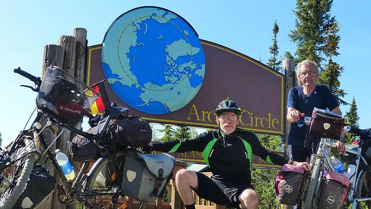 Die Alaska-Tour f&uuml;hrte Manfred Wagner (links) und Dietmar Roth weit &uuml;ber den Polarkreis hinaus.  Foto: Manfred Wagner