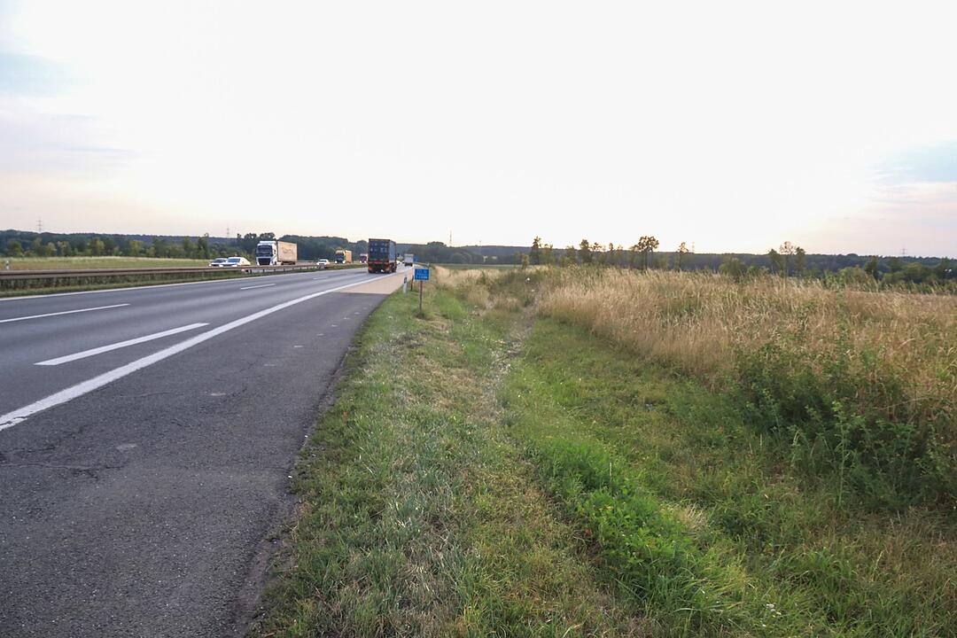 Bei Würzburg: Spektakulärer Sturz auf der A3 – Sattelzug fällt  von Autobahnbrücke auf Staatsstraße
