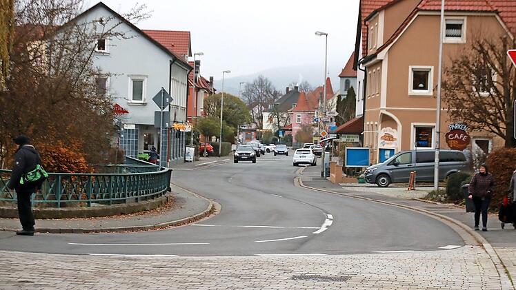 Der vierte Bauabschnitt, der ab dem Frühjahr 2021 verwirklicht werden soll, beginnt an der Einmündung der Goethestraße (links).