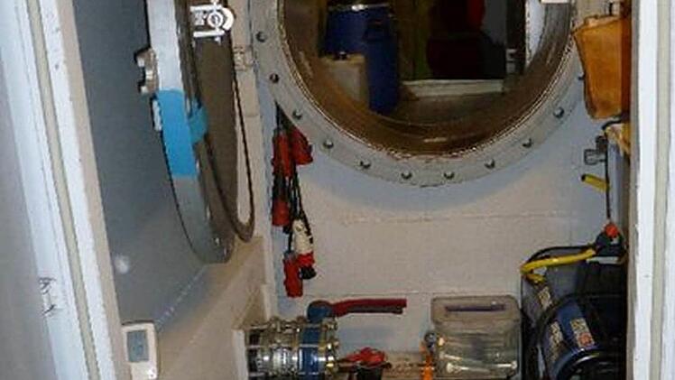Da geht's in den Bunker rein: So fand die Polizei den Unterschlupf des 35-jährigen Angeklagten aus Himmelkron vor.  Foto: Polizei