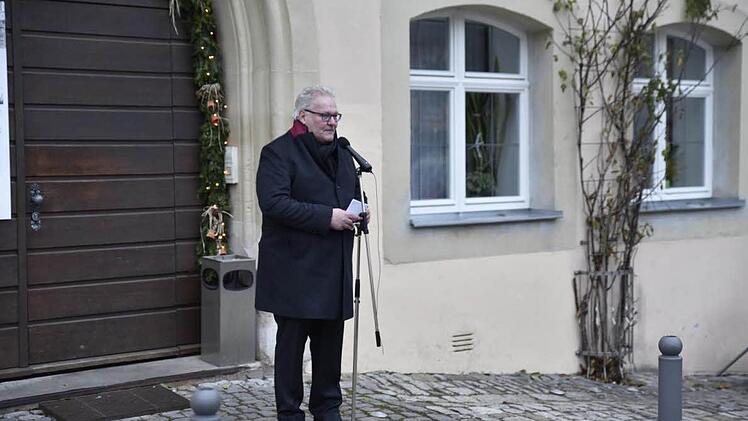 Auf das in den zurück liegenden Monaten Erreichte in Königsberg und seinen Stadtteilen und auf die Planungen und Vorhaben ging Bürgermeister Claus Bittenbrünn in seiner Ansprache beim Neujahrsempfang der Stadt auf dem Marktplatz ein