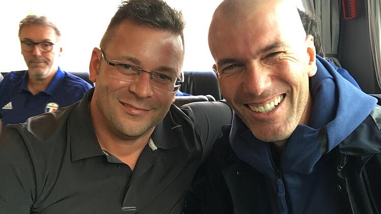 Seyrers Kollege Alex Redwig (links) mit Zinedine Zidane