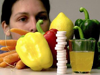 Vitamine kann man als Brausetablette zu sich nehmen - muss man aber nicht. Foto: Norbert Försterling/dpa