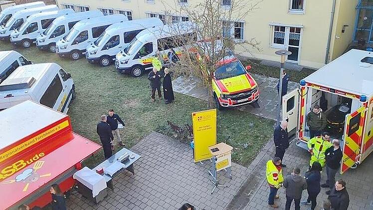 Die neuen Einsatzfahrzeuge der ASB-Verb&auml;nde Forchheim und Fr&auml;nkische Schweiz wurden vorgestellt.