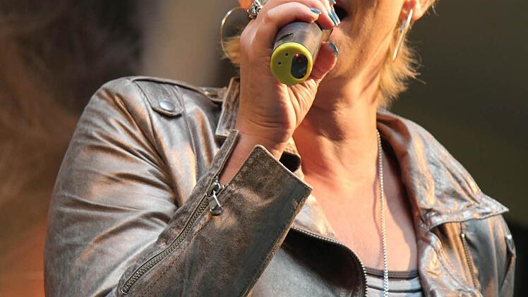 Claudia Jung sang sich in die Herzen der Besucher. Foto: Sonja Adam