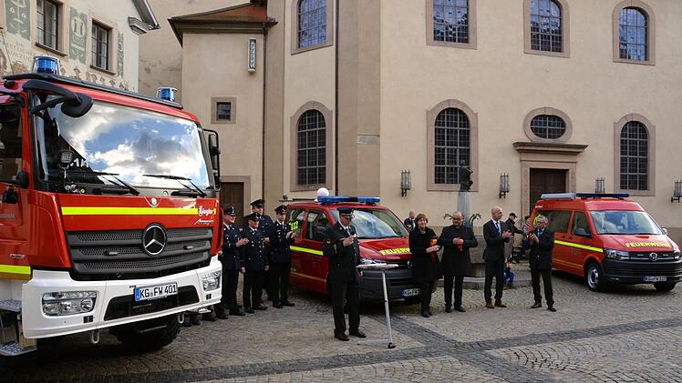 Drei Feuerwehrfahrzeuge erhielten den  kirchlichen Segen.  Foto: Peter Rauch