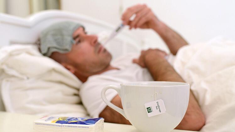 Mythos oder nicht? Der Mann bleibt zu Hause und brütet etwas aus, das im Volksmund manchmal als Männergrippe bezeichnet und verulkt wird. Foto: Andreas Gebert/dpa