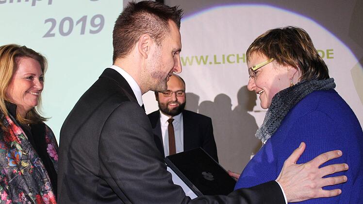 Glückwünsche zur Ehrung für Anne Salzbrenner