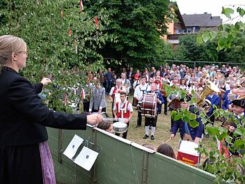 Beim 90-jährigen Jubiläum der Musikvereinigung im  Juni 2017 fungierte noch  Laura Breuter-Videra als Dirigentin. Archivfoto: Gerd Schaar