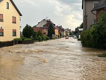 Unwetter in Lichtenfels "von unglaublichem Ausmaß": Straßen in reißende Bäche verwandelt