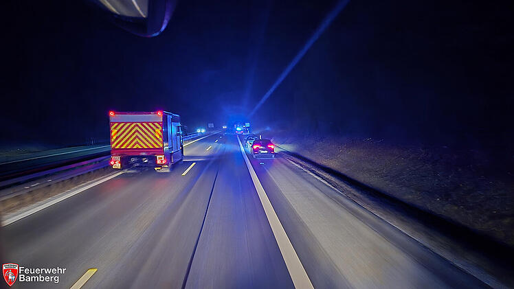 Unfall auf A73: Pkws kollidieren miteinander - "Nur Glasscherben und Fahrzeugteile auffindbar"