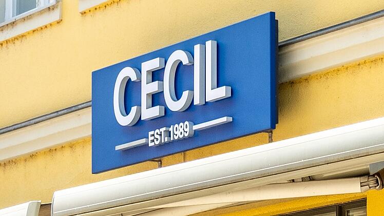 Logo an einer Cecil-Filiale