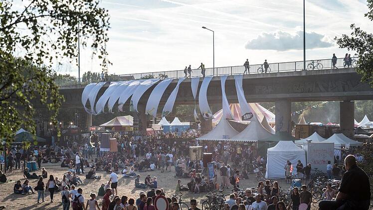 Der &Uuml;berblick &uuml;ber das Festivalgel&auml;nde ist vielversprechend. Foto: Frank Schuh