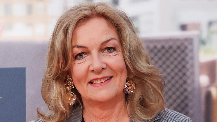 Bettina Tietjen ist seit 30 Jahren eine der beliebtesten Talkshow-Moderatorinnen im deutschen Fernsehen.
